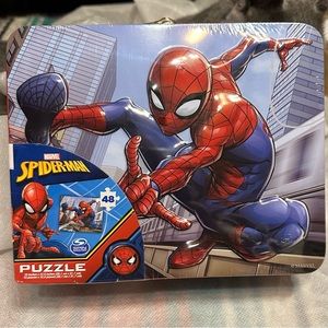 Spin master Marvel Spider-Man Lunchbox with 48 piece puzzle inside. New